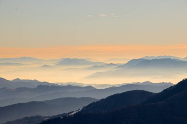 Bohinj Vadisi 'nde sabah sisi
