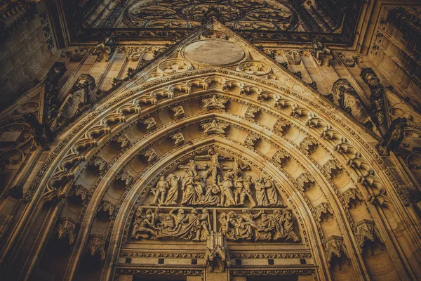 Arch Πάνω Από Την Είσοδο Του Καθεδρικού Ναού Του Αγίου — Φωτογραφία Αρχείου