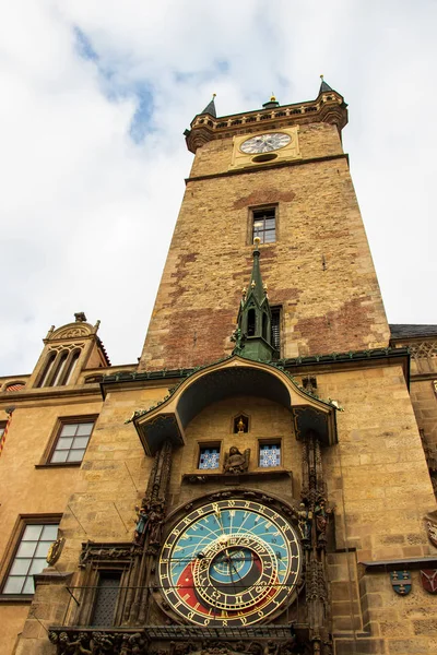 Antiguo Ayuntamiento Con Reloj Astronómico Cerca — Foto de Stock