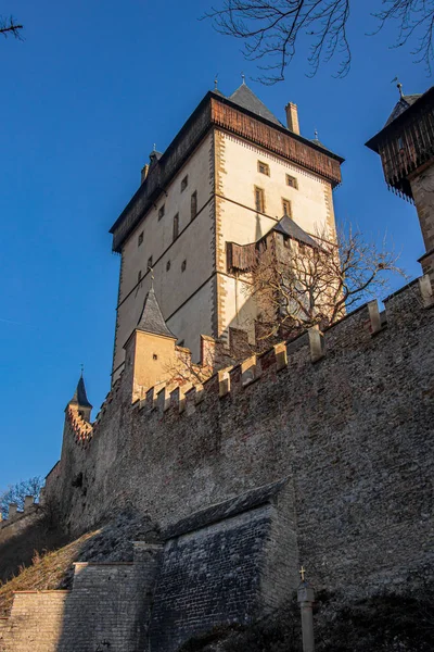 Pared Del Castillo Con Torre Más Alta Del Castillo Karlstejn — Foto de Stock