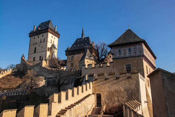 Paredes Del Castillo Karlstejn Tiempo Del Día — Foto de Stock