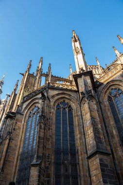 St. Vitus Katedrali 'nin yan pencereleri