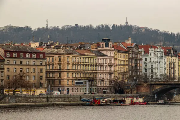 Stare Budynki Pradze Rzeką Wełtawą — Zdjęcie stockowe