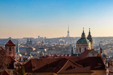 Sabah kaleden Prag 'ın silueti