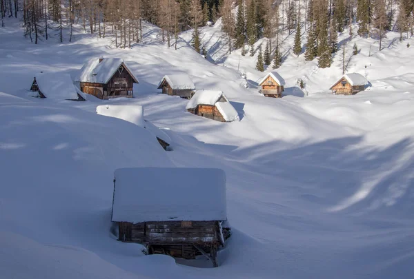 位于Bohinj的Dedno Polje山区小木屋 — 图库照片
