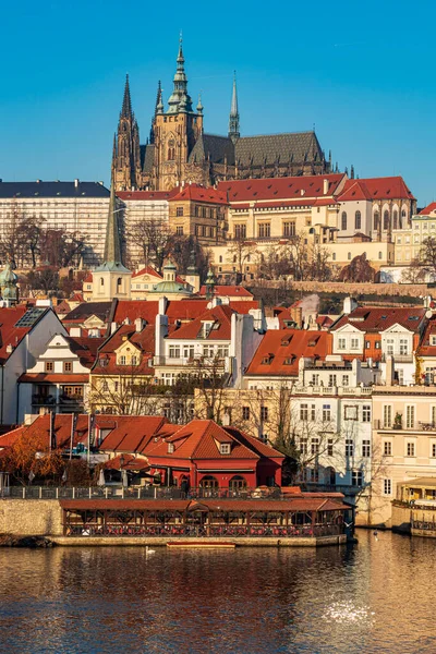 Vltava Met Praagse Burcht Achter — Stockfoto