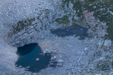 Yedi Göl Vadisi 'nde iki küçük göl, Bohinj
