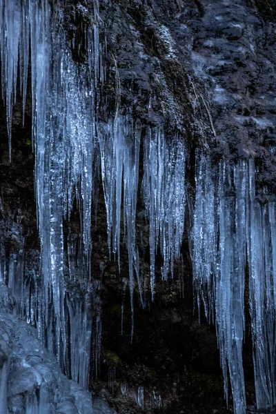 Παγόβουνο Ένα Βράχο Στην Κοιλάδα Μποχίντζ Κοντά — Φωτογραφία Αρχείου