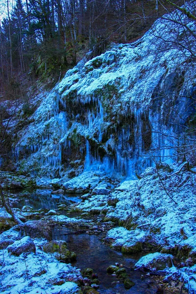 Τείχος Πάγου Μικρό Ρέμα Στην Κοιλάδα Bohinj — Φωτογραφία Αρχείου