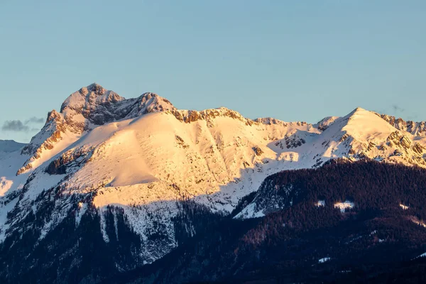 Юліанські Альпи Вершиною Триглава Світанку — стокове фото