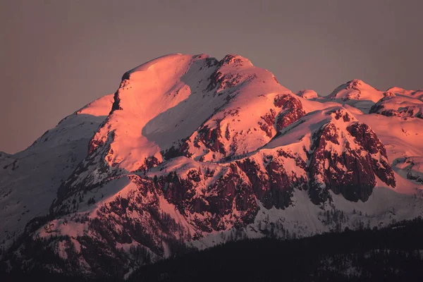 Mount Debeli Vrh Pokrytý Raným Slunečním Svitem — Stock fotografie