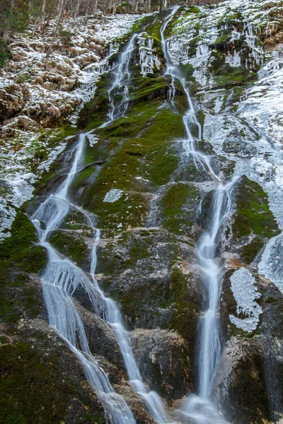 Kaskada Lodem Dolina Bohinj — Zdjęcie stockowe