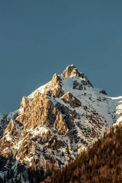 Pico Montanha Iluminado Pelo Sol Bohinj — Fotografia de Stock