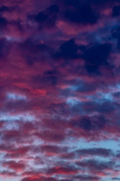 Nubes Rojas Oscuras Cielo —  Fotos de Stock