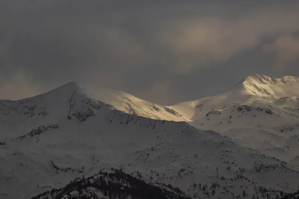 Nebeliges Gebirge Der Region Bohinj — Stockfoto