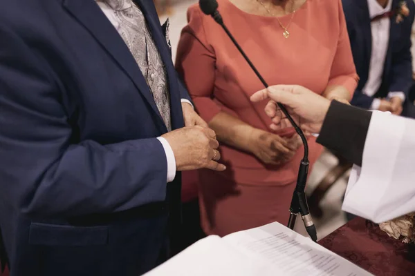 Nahaufnahme Zwei Ältere Bräutigame Heiraten Bei Ihrer Feier Zum Goldenen — Stockfoto