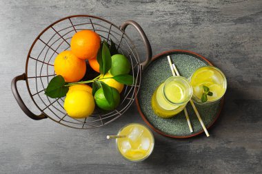 Masada taze limonata ile kompozisyon