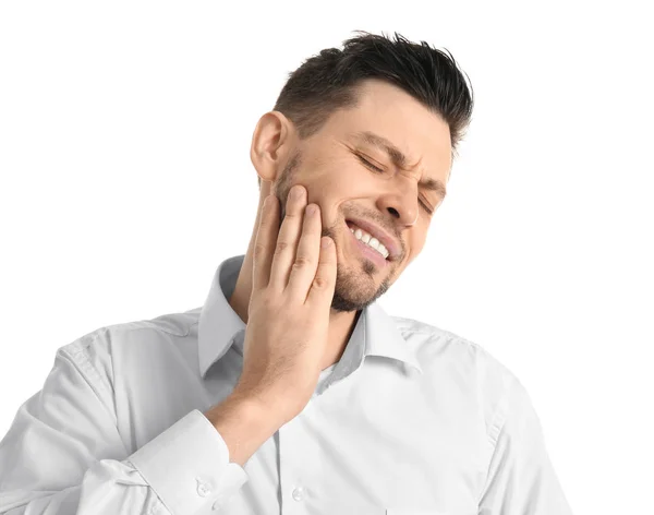 Jeune homme souffrant de mal de dents sur fond blanc — Photo