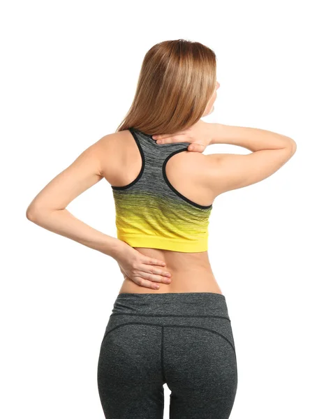 Mujer joven que sufre de dolor de espalda sobre fondo blanco —  Fotos de Stock