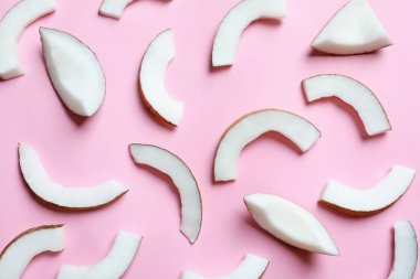 Hindistan cevizi adet renk arka plan üzerinde