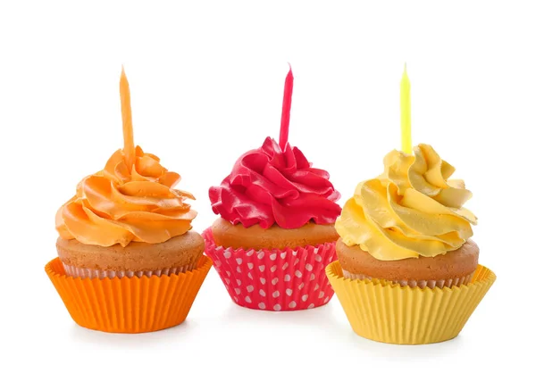 Birthday cupcakes med ljus på vit bakgrund — Stockfoto