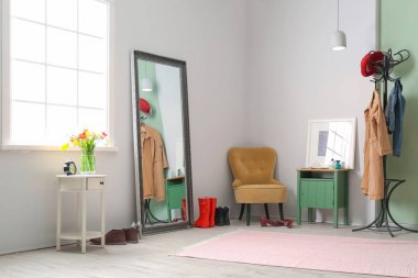 Modern koridor iç giyim askı standı ve ayna ile