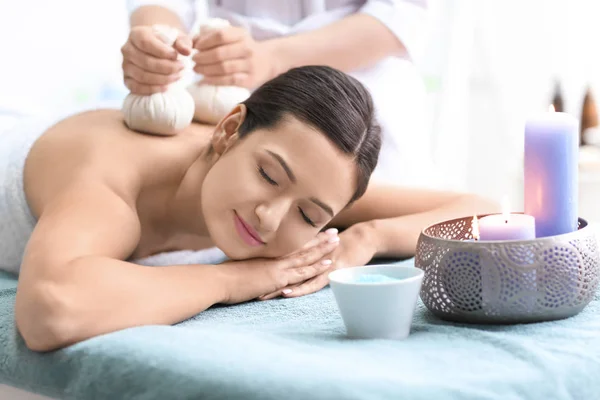 Young beautiful woman having massage in spa salon — Stock Photo, Image