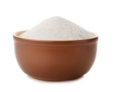 Beyaz arka plan üzerinde saf şeker ile seramik kase