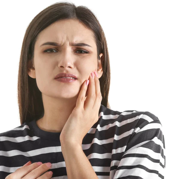 Młoda kobieta cierpi na ból zęba na białym tle — Zdjęcie stockowe