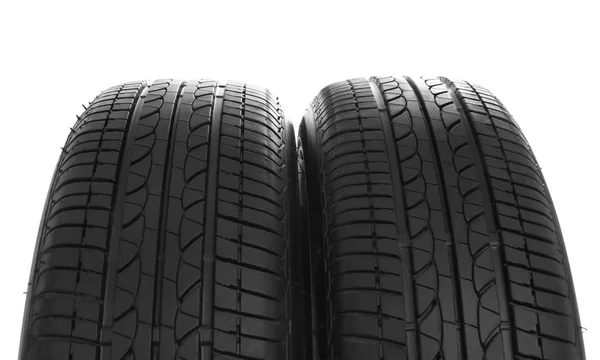 Neumáticos de coche sobre fondo blanco —  Fotos de Stock