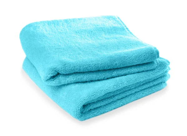 Saubere weiche Handtücher auf weißem Hintergrund — Stockfoto
