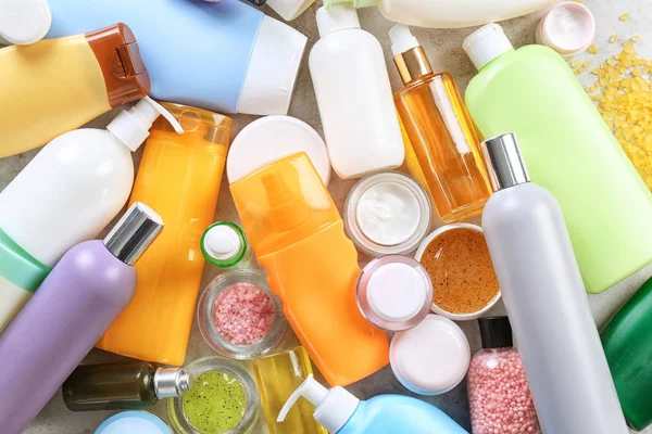 Verschiedene Kosmetikprodukte für die Körperpflege, Draufsicht — Stockfoto