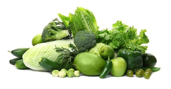 Πράσινα λαχανικά και φρούτα σε άσπρο φόντο. Φωτογραφία τροφίμων — Φωτογραφία Αρχείου