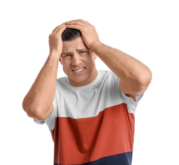 Junger Mann leidet unter Kopfschmerzen auf weißem Hintergrund — Stockfoto