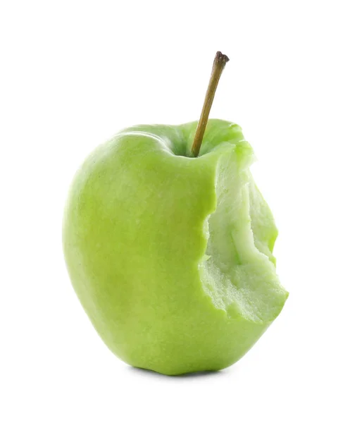 Свіже зелене яблуко з позначкою укусу ізольоване на білому — стокове фото