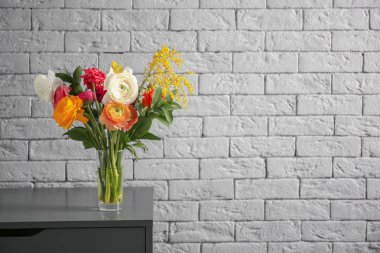 Kapalı güzel Düğünçiçeği çiçekli vazo