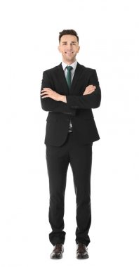 Beyaz arka plan üzerinde genç iş eğitmen