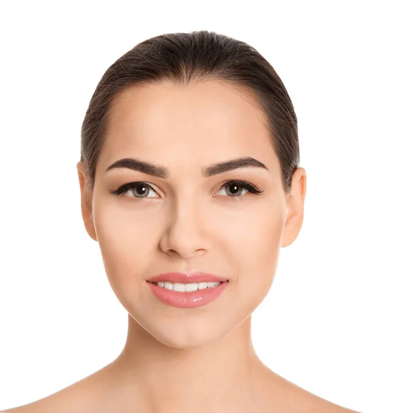 Jonge vrouw met mooie make-up op witte achtergrond. Professionele cosmetica — Stockfoto