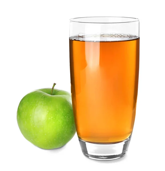 Стекло яблочного сока и свежие фрукты на белом фоне — стоковое фото