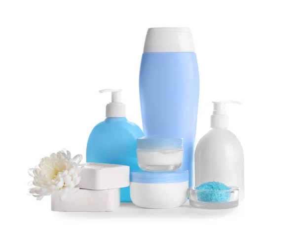 Composición de los productos para el cuidado corporal sobre fondo blanco — Foto de Stock