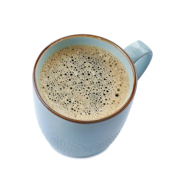 Cangkir dengan kopi panas lezat di latar belakang putih — Stok Foto