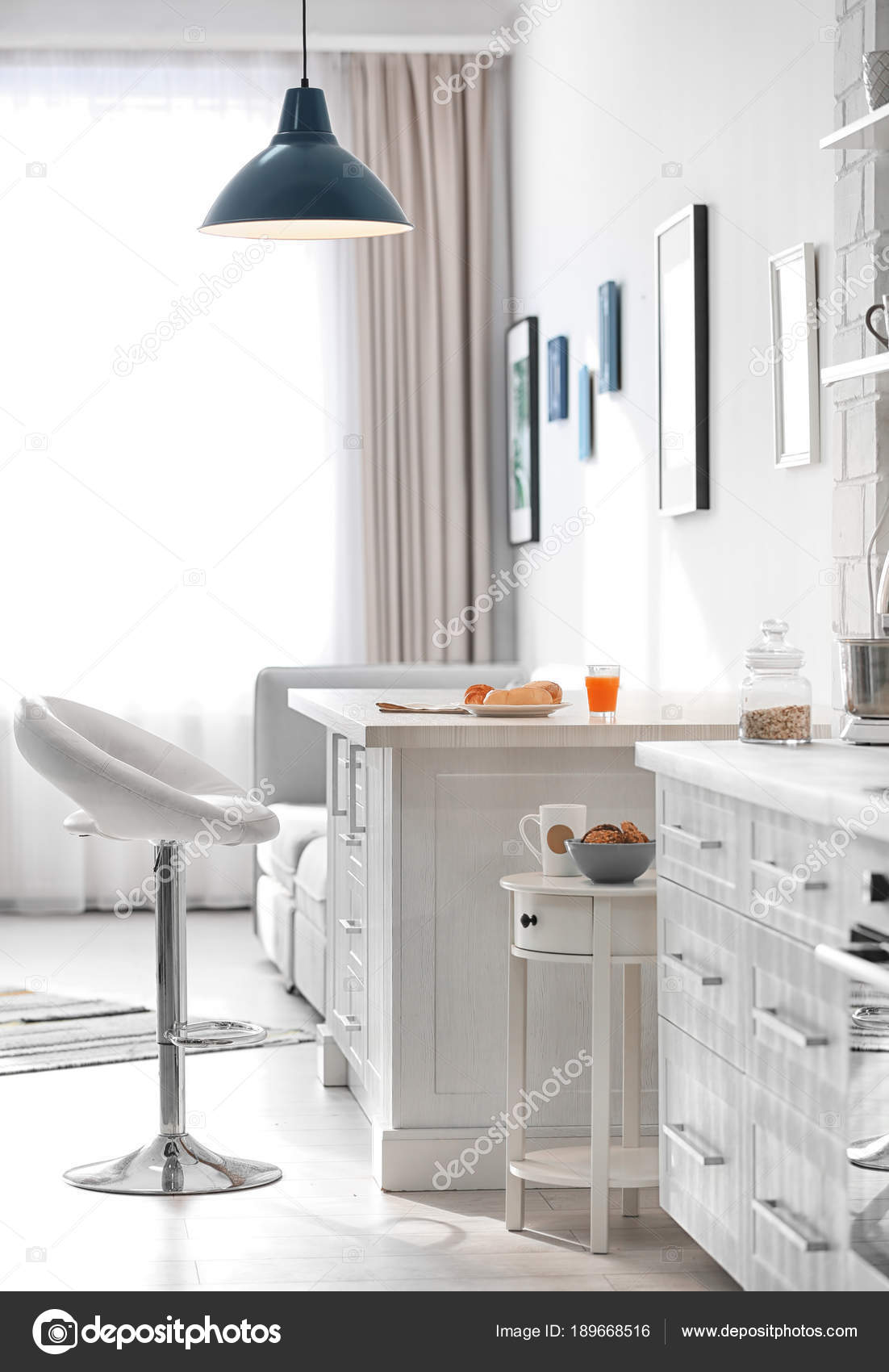 Interieur De Cuisine Moderne Dans Un Appartement Lumineux Image Libre De Droit Par Newafrica C 189668516