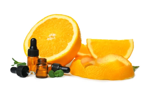 Az üveg fehér alapon narancs illóolaj összetétele — Stock Fotó