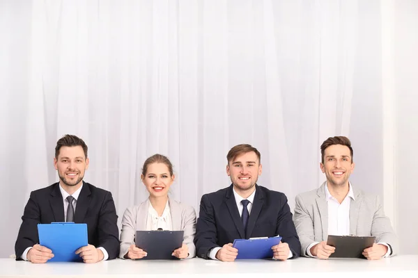 Comisión de Recursos Humanos lista para realizar entrevista de trabajo, en interiores —  Fotos de Stock