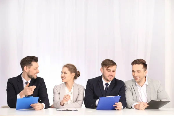 Comisión de Recursos Humanos lista para realizar entrevista de trabajo, en interiores — Foto de Stock