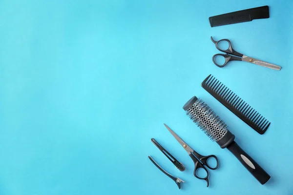 Flat lay composition with professional hairdresser tools on color background — Stock Photo, Image