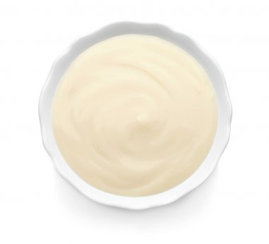 Beyaz zemin üzerine vanilya puding ile kase