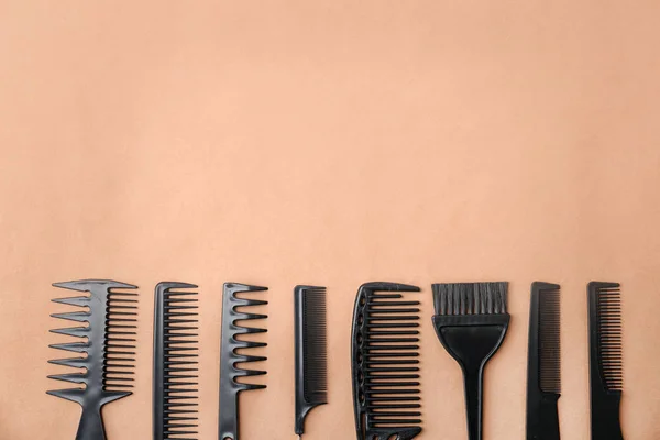 Flat lay composition with professional hairdresser tools on color background — Stock Photo, Image