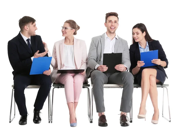 Grupo de personas que esperan una entrevista de trabajo sobre fondo blanco —  Fotos de Stock