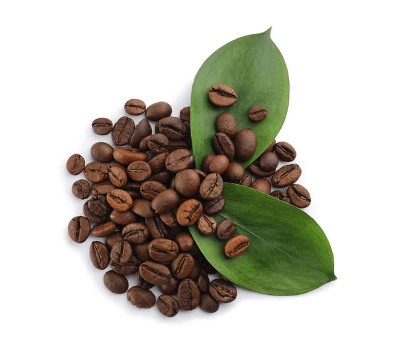 Coffee beans and leaves on white background, top view — Stock Photo, Image